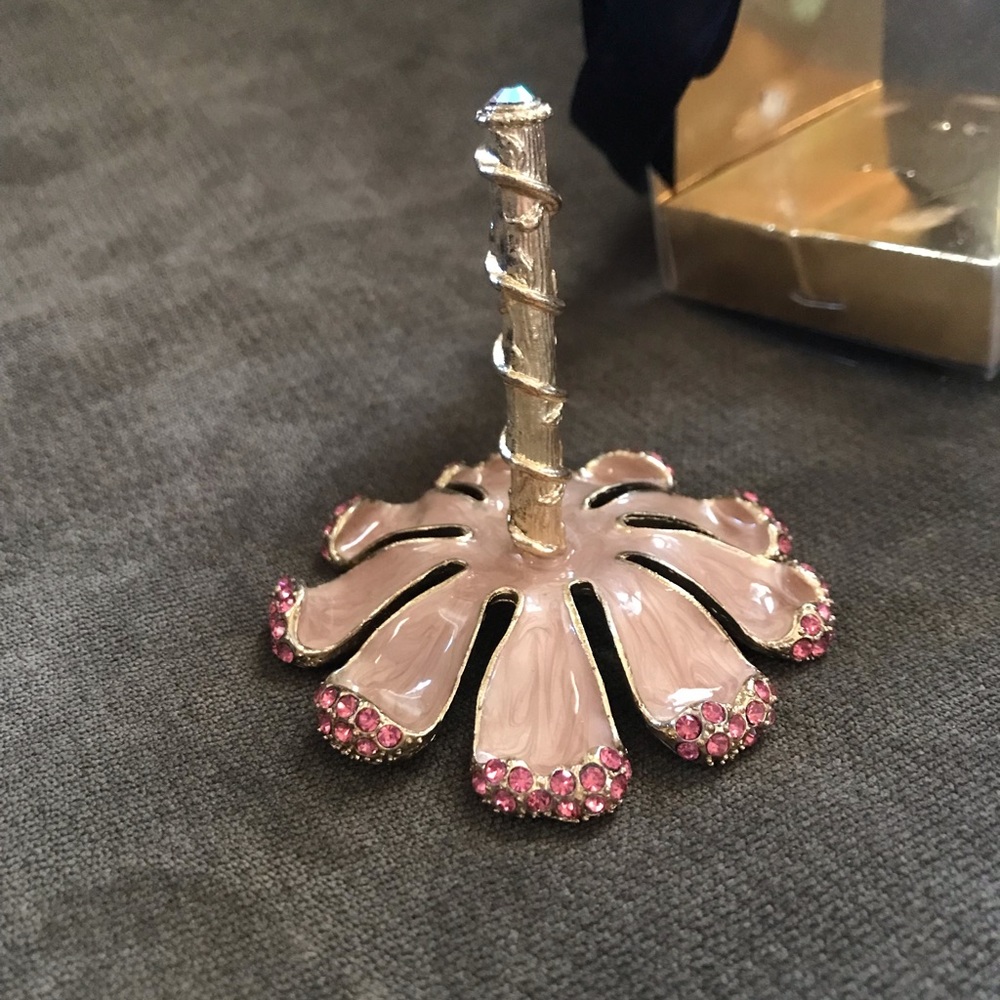 Ring holder - Picture 3 of 5